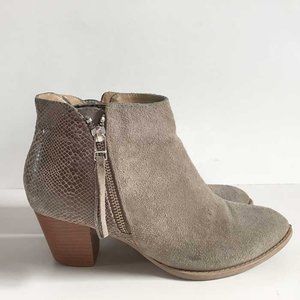 Vionic gray suede & embossed leather ankle boots 9